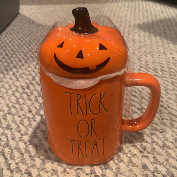 Brand New Rae Dunn TRICK OR TREAT Pumpkin Topper Mug - Picture 1 of 4